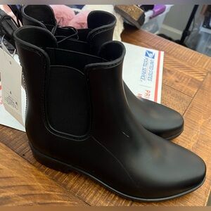 NWT A New Day Chelsea Rain Boots in Black - Size 6